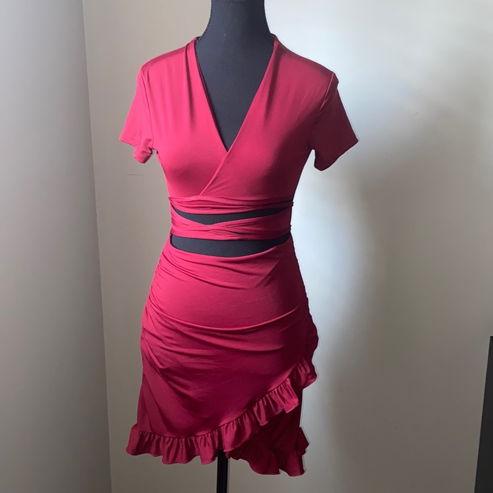 New without tags. red wine cut out tie dress with frills. Small/us size 4 - Picture 3 of 7